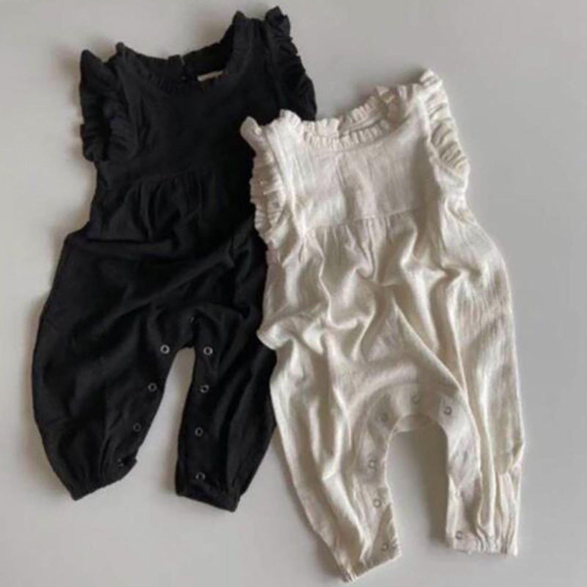 -ベビージャンプスーツ ノースリーブオーバーオール フリル つなぎ - mamahalo shop - ノースリーブジャンプスーツ -  べビー服 - 子供服 - 男の子 - 女の子