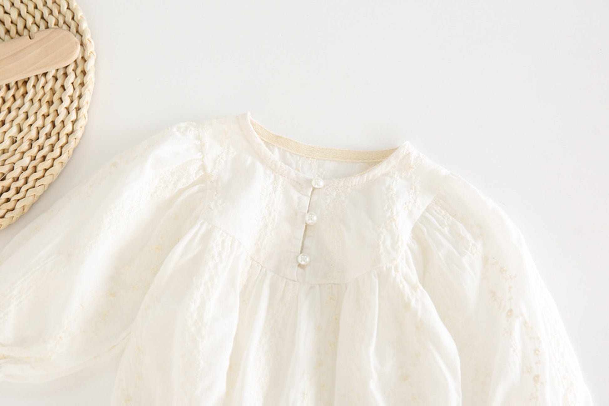 -ベビー 刺繍 フラワー パール レース 長袖ロンパース【mh0000207】 - mamahalo shop - 長袖ロンパース -  べビー服 - 子供服 - 男の子 - 女の子