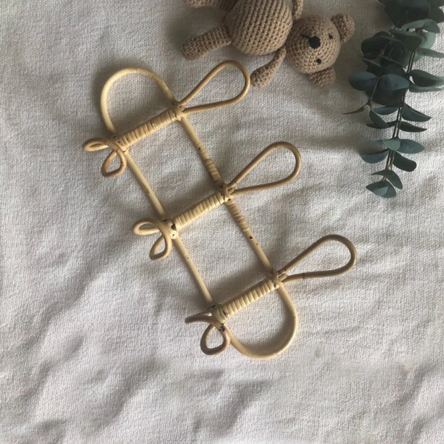 -ラタン 3連 壁掛けフック ナチュラルハンガー掛け【mh0000100】 - mamahalo shop - コートハンガー -  べビー服 - 子供服 - 男の子 - 女の子