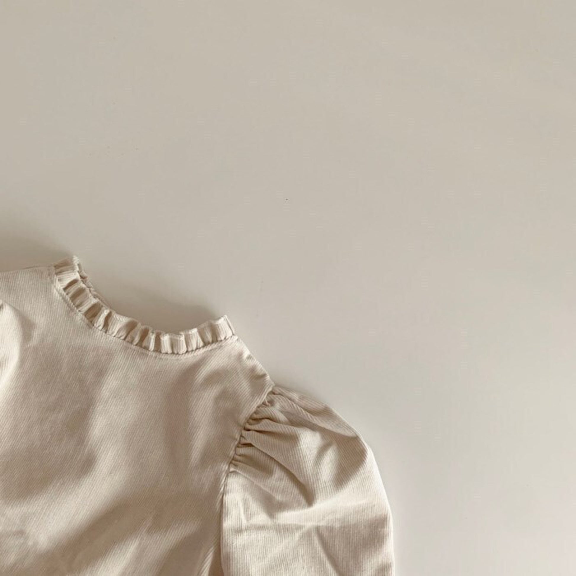 -☺︎ ベビートップス 長袖パフスリーブブラウス  ベージュ/水玉ドットプリント - mamahalo shop - 長袖Tシャツ -  べビー服 - 子供服 - 男の子 - 女の子