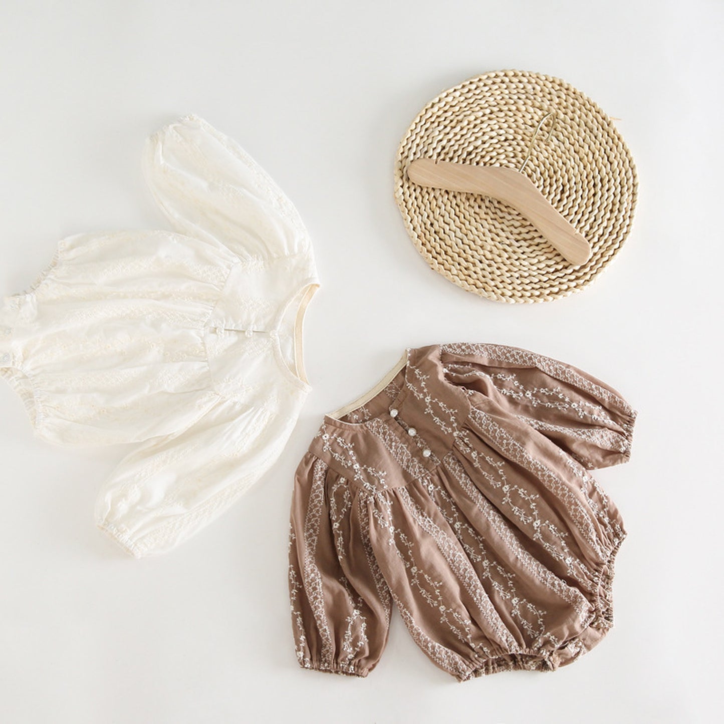 -ベビー 刺繍 フラワー パール レース 長袖ロンパース【mh0000207】 - mamahalo shop - 長袖ロンパース -  べビー服 - 子供服 - 男の子 - 女の子