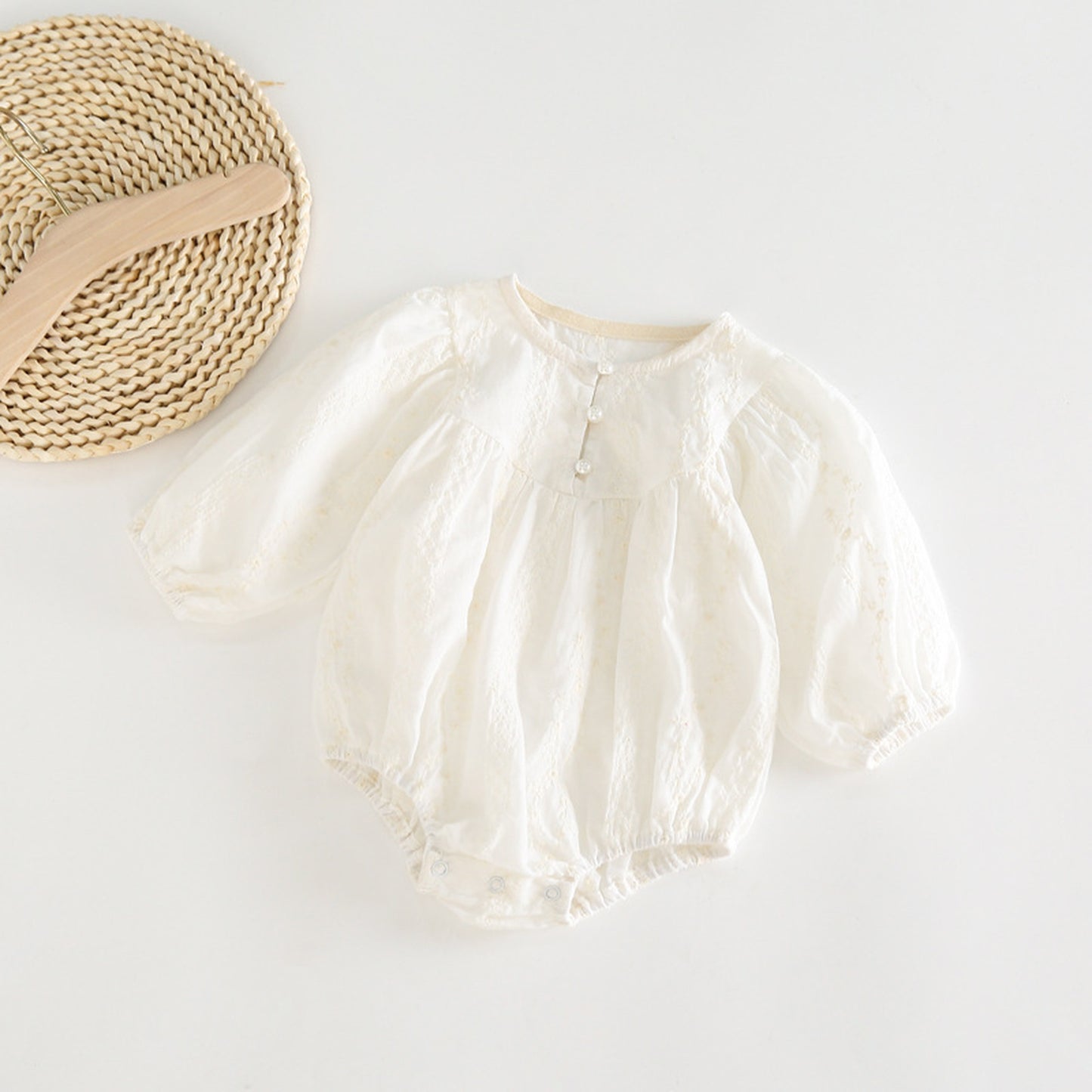 -ベビー 刺繍 フラワー パール レース 長袖ロンパース【mh0000207】 - mamahalo shop - 長袖ロンパース -  べビー服 - 子供服 - 男の子 - 女の子