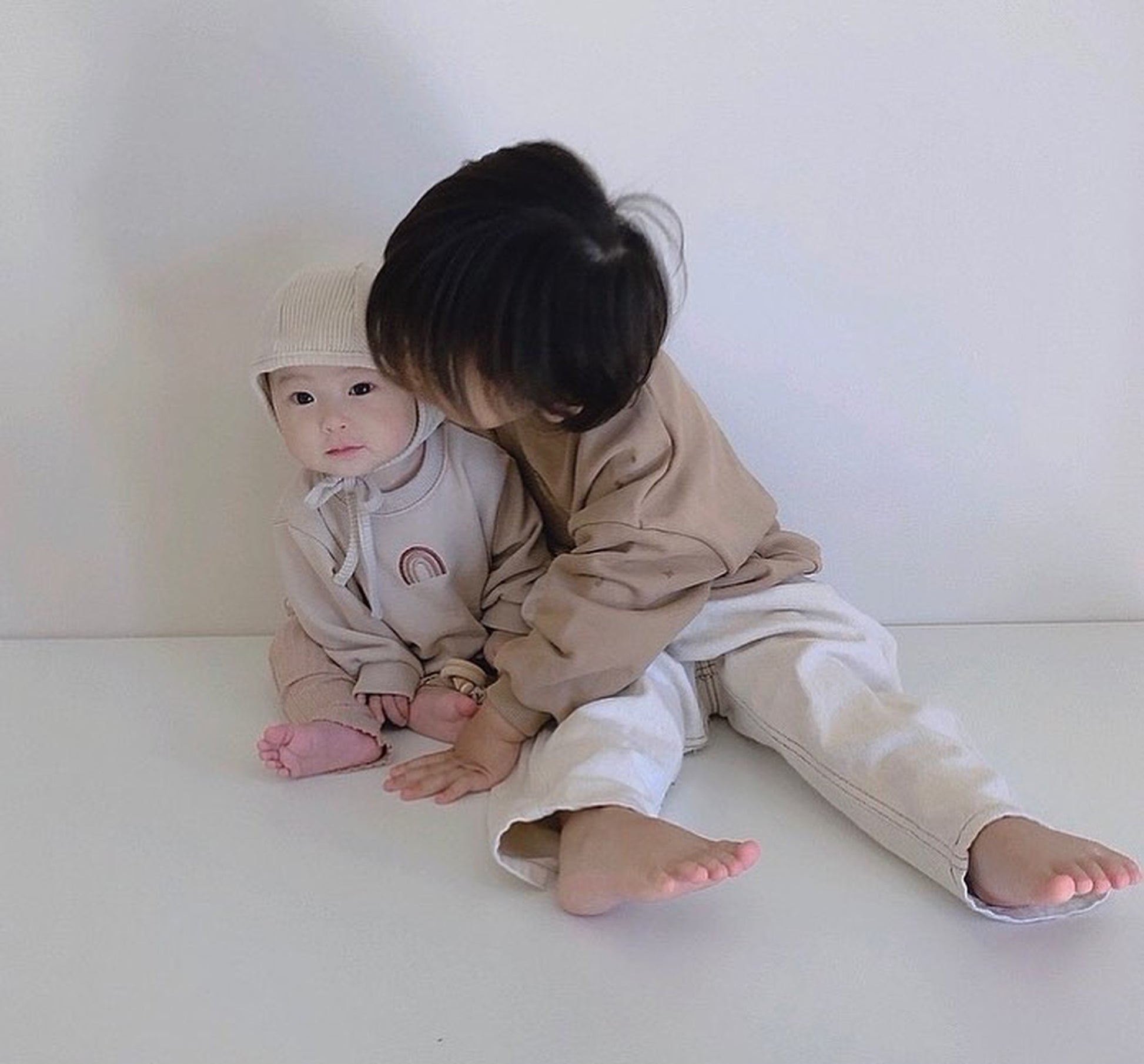 -ベビーキッズトップス スウェットシャツ レインボー 刺繍 トレーナー 2カラー【mh0000204】 - mamahalo shop - トレーナー・フーディ -  べビー服 - 子供服 - 男の子 - 女の子