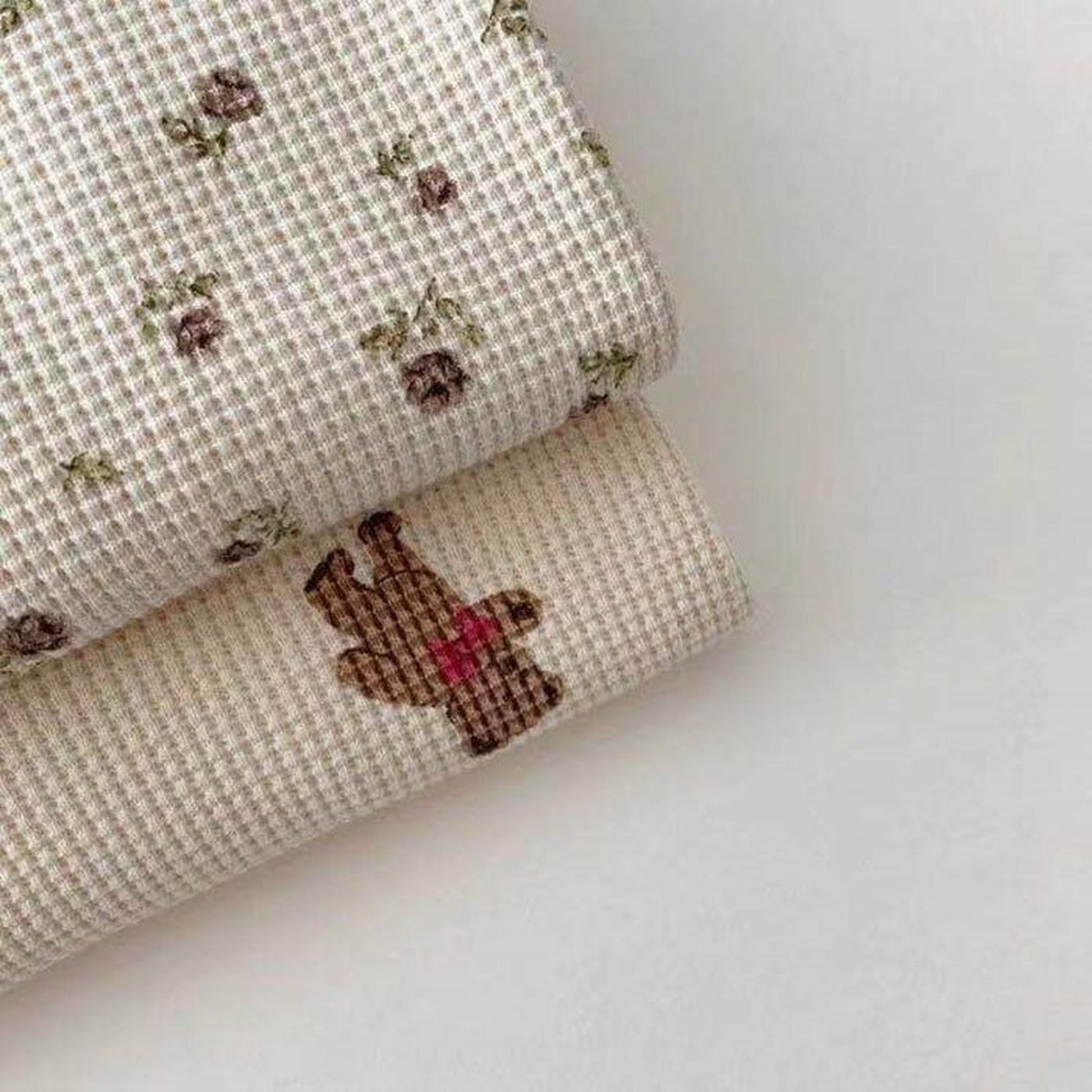 -ベビートップス くま ベア フラワー ワッフル 長袖Tシャツ【mh0000356】 - mamahalo shop - 長袖Tシャツ -  べビー服 - 子供服 - 男の子 - 女の子