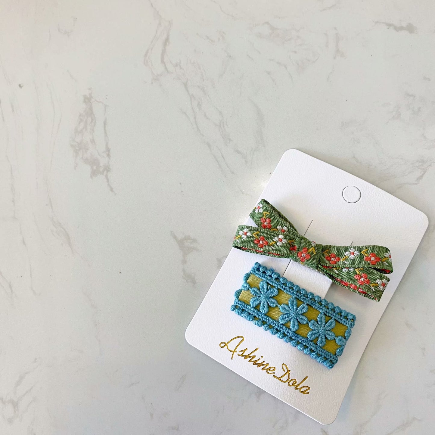 -キッズ レース フラワー ヘアピン ヘアアクセサリー パッチンピン 2個 セット - mamahalo shop - ヘアアクセサリー -  べビー服 - 子供服 - 男の子 - 女の子