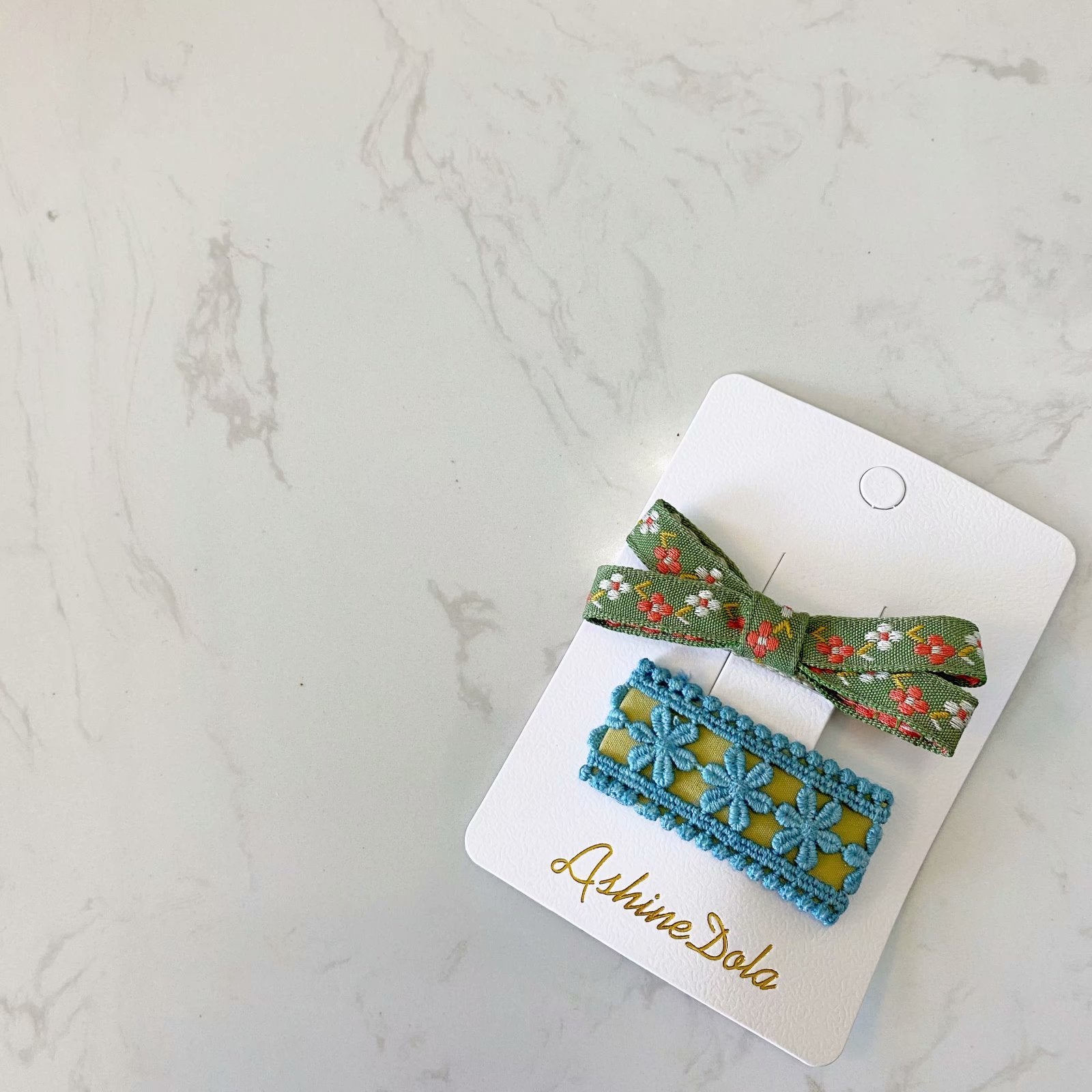 -キッズ レース フラワー ヘアピン ヘアアクセサリー パッチンピン 2個 セット - mamahalo shop - ヘアアクセサリー -  べビー服 - 子供服 - 男の子 - 女の子