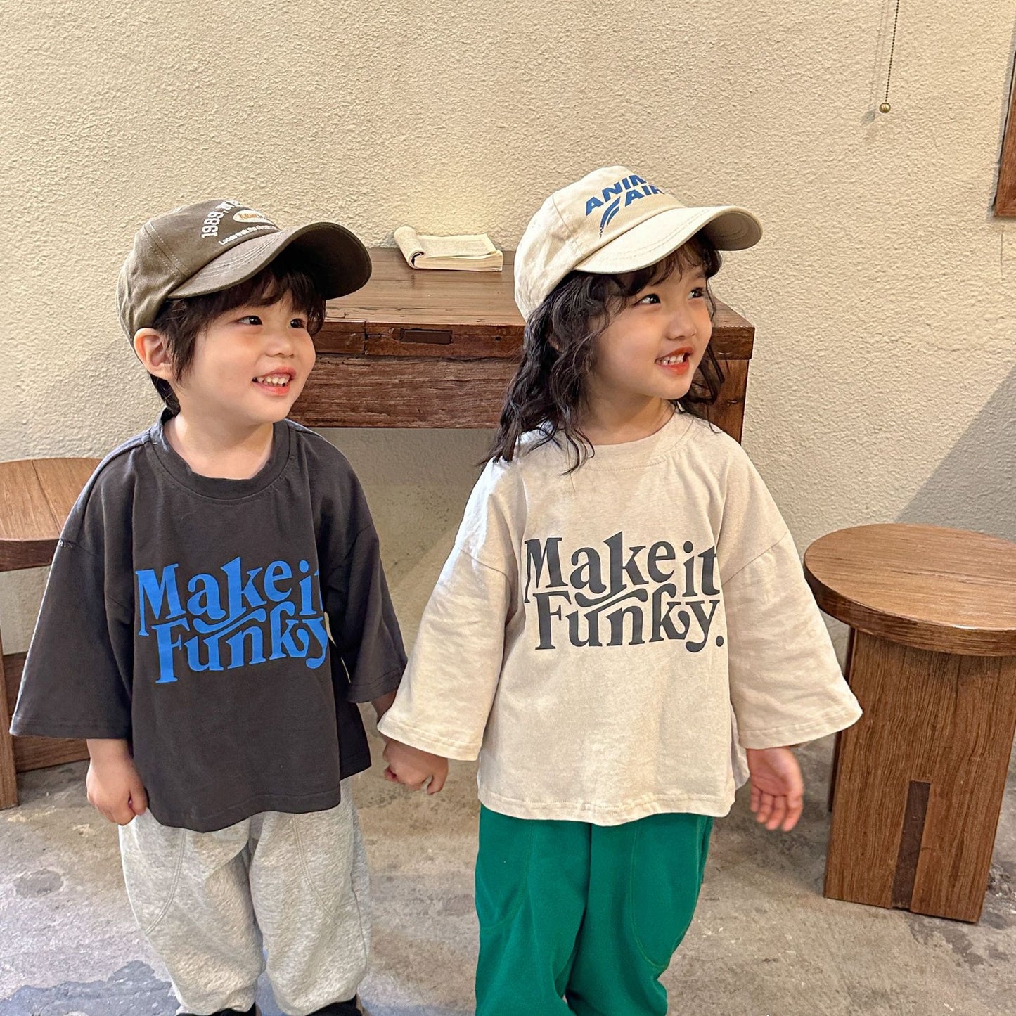 -キッズ レターロゴ 肩落ち ルーズ 長袖 Tシャツ トップス 4600B - mamahalo shop - 長袖Tシャツ -  べビー服 - 子供服 - 男の子 - 女の子