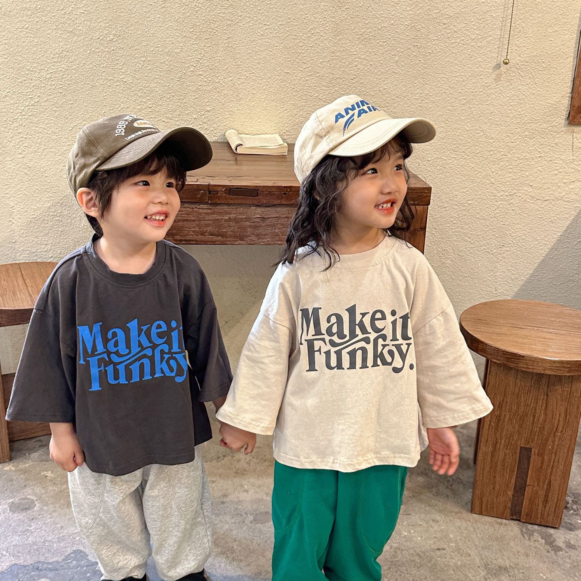 -キッズ レターロゴ 肩落ち ルーズ 長袖 Tシャツ トップス 4600B - mamahalo shop - 長袖Tシャツ -  べビー服 - 子供服 - 男の子 - 女の子