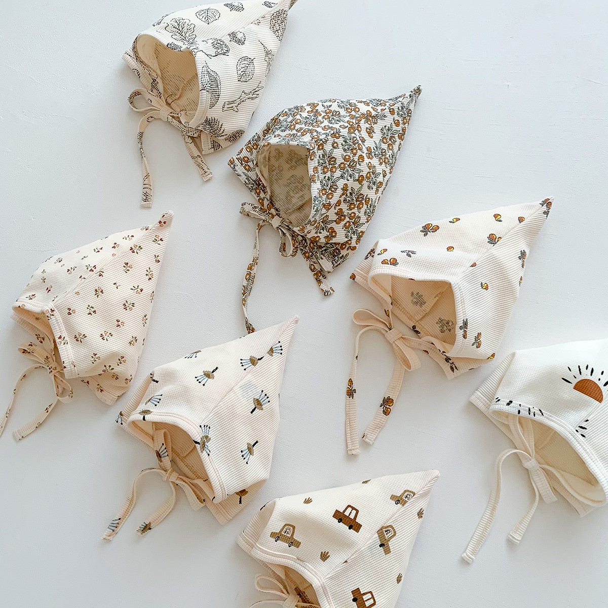 -ベビー ワッフル プリント ボンネット 帽子 フラワー 車 くるま 恐竜 ダイナソー - mamahalo shop - ベビー用帽子 -  べビー服 - 子供服 - 男の子 - 女の子