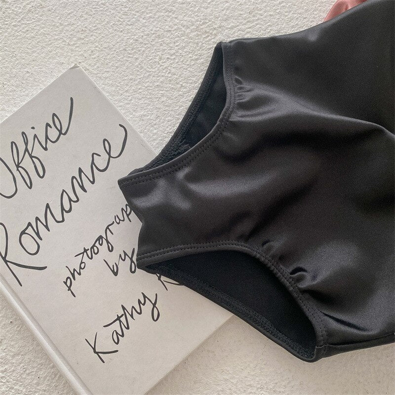 -キッズ 水着 ワンピース ブラック バックリボン フリル 帽子 セット スイムウェア【mh0001891】 - mamahalo shop - ベビー用水着 -  べビー服 - 子供服 - 男の子 - 女の子