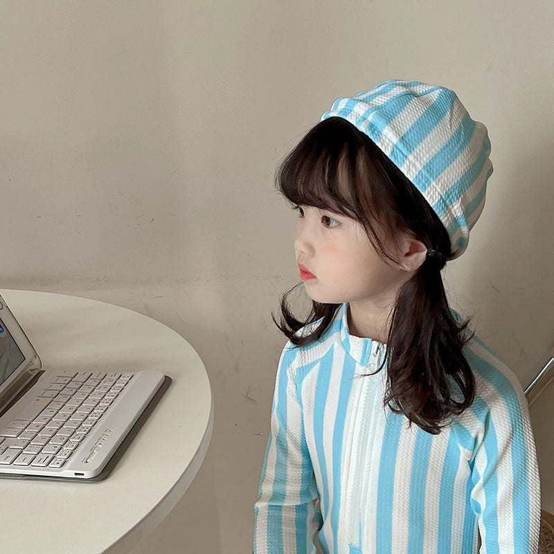 -キッズ 長袖 ワンピース 水着 ストライプ ラッシュガード スイムウェア 帽子 セット【mh0001521】 - mamahalo shop - ベビー用水着 -  べビー服 - 子供服 - 男の子 - 女の子