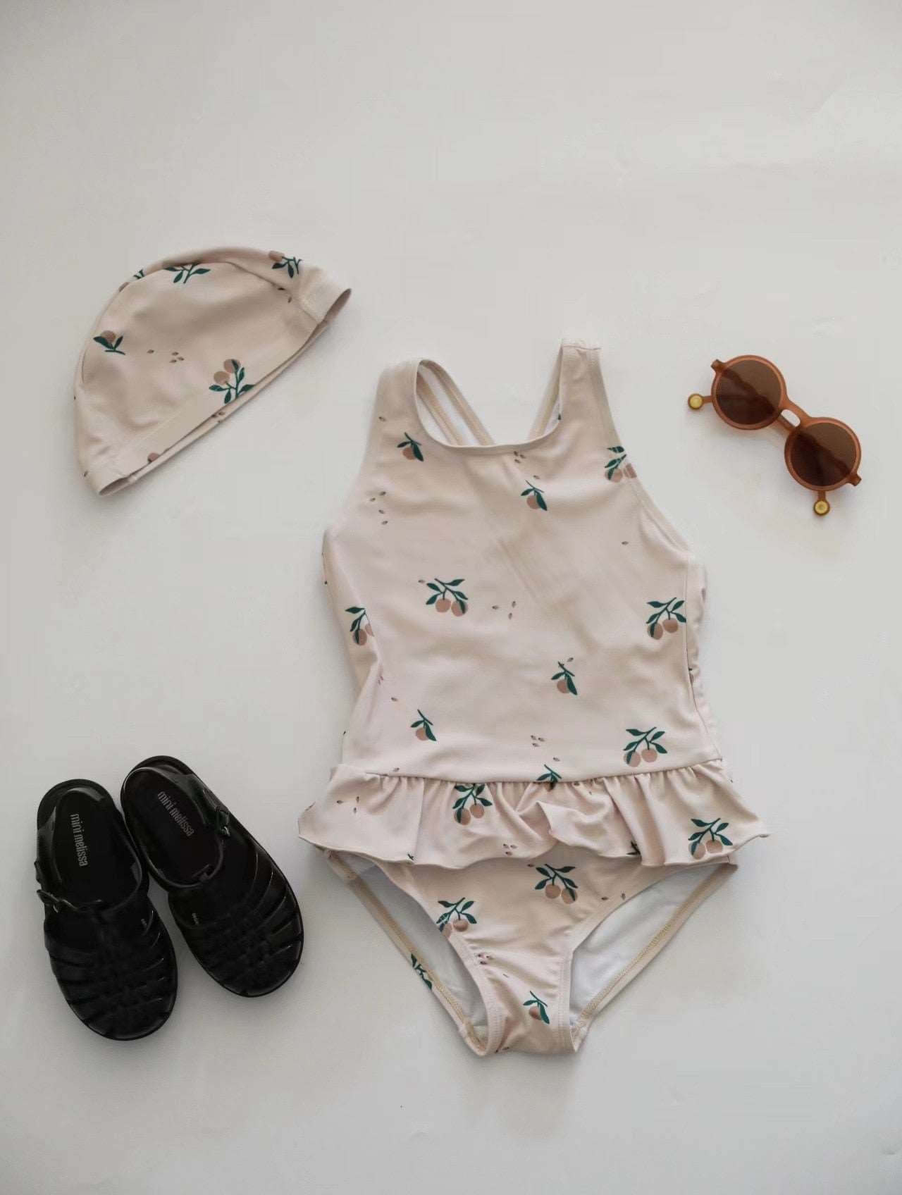 -キッズ ガールズ 女の子 ワンピース 水着 スイムウェア ラッシュガード 帽子 セット【mh0001414】 - mamahalo shop - ベビー用水着 -  べビー服 - 子供服 - 男の子 - 女の子