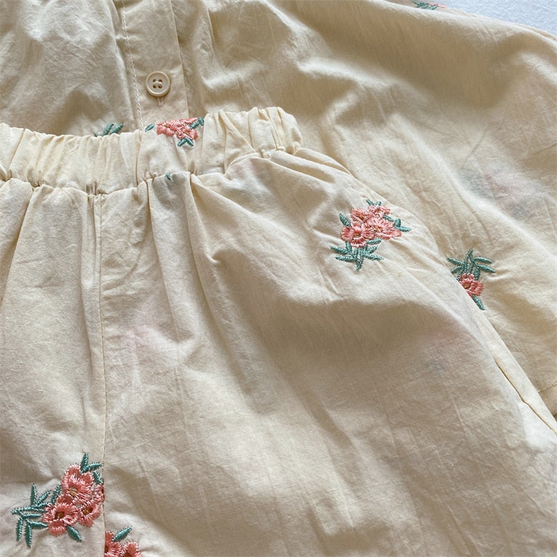 -キッズ セットアップ フラワー 刺繍 フリル ノースリーブ ブラウス トップス フリル ショートパンツ - mamahalo shop - ノースリーブセットアップ -  べビー服 - 子供服 - 男の子 - 女の子