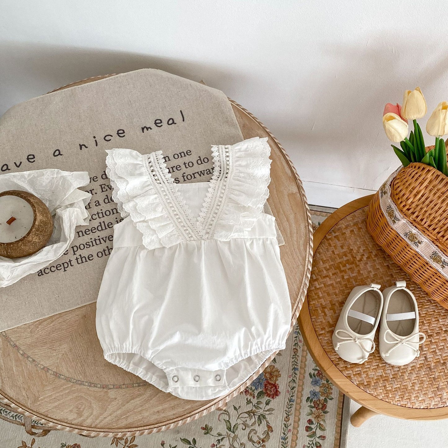 -ベビー レース フリル Vネックデザイン ノースリーブ ロンパース ベージュ ガールズ 5977B - mamahalo shop - ノースリーブロンパース -  べビー服 - 子供服 - 男の子 - 女の子