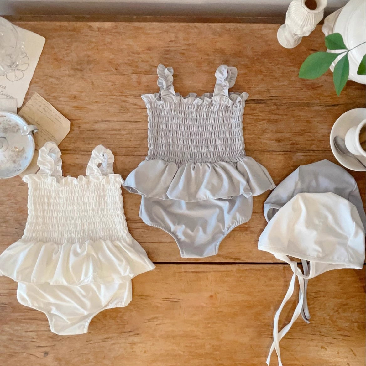 -ベビー 水着 シャーリング ノースリーブ セパレート スイムウェア ガールズ 帽子 セット【mh0002465】 - mamahalo shop - ベビー用水着 -  べビー服 - 子供服 - 男の子 - 女の子