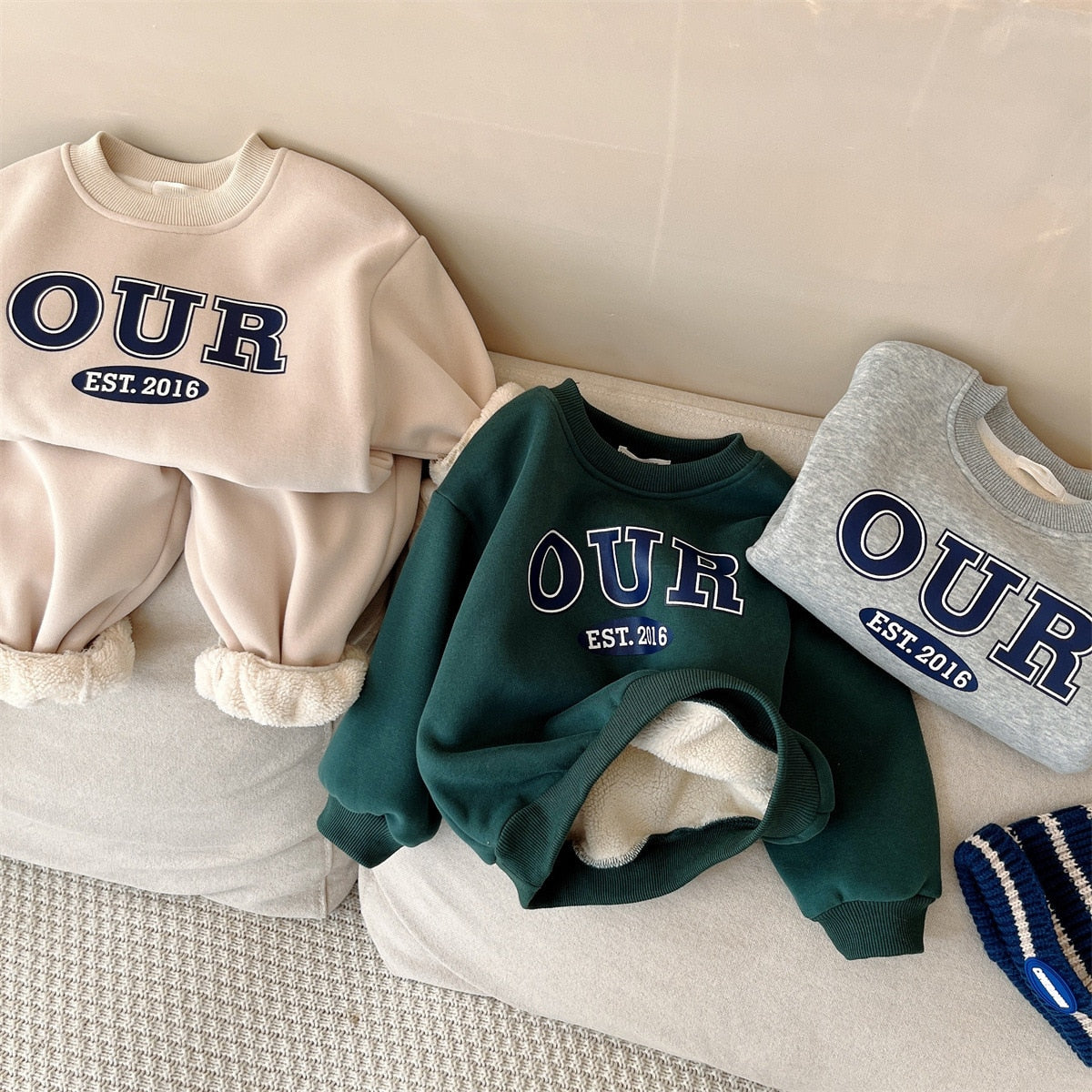 -キッズ セットアップ 裏フリース レターロゴ スウェット トレーナー パンツ - mamahalo shop - 長袖セットアップ -  べビー服 - 子供服 - 男の子 - 女の子