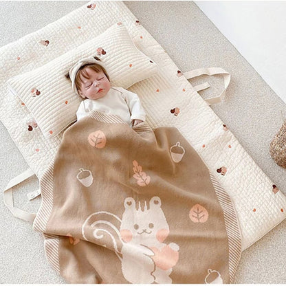 -ベビー キルティング 刺繍 お昼寝 マット ポータブル 折りたたみ くま うさぎ オリーブ チェリー りす - mamahalo shop - ベビーブランケット・タオル -  べビー服 - 子供服 - 男の子 - 女の子