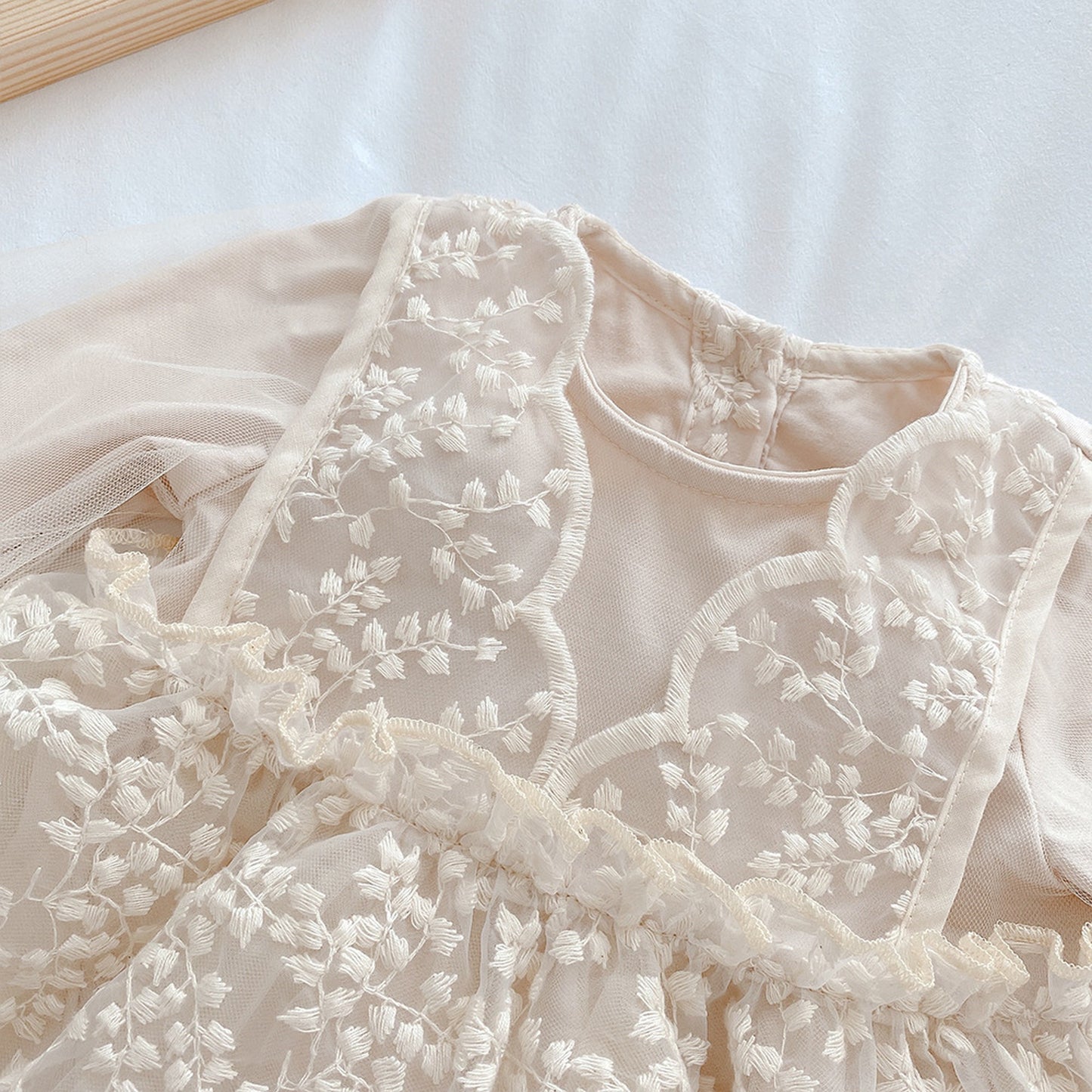 -ベビーロンパース フラワー レース 刺繍 スカート ドレスロンパース【mh0000068】 - mamahalo shop - 長袖ロンパース -  べビー服 - 子供服 - 男の子 - 女の子