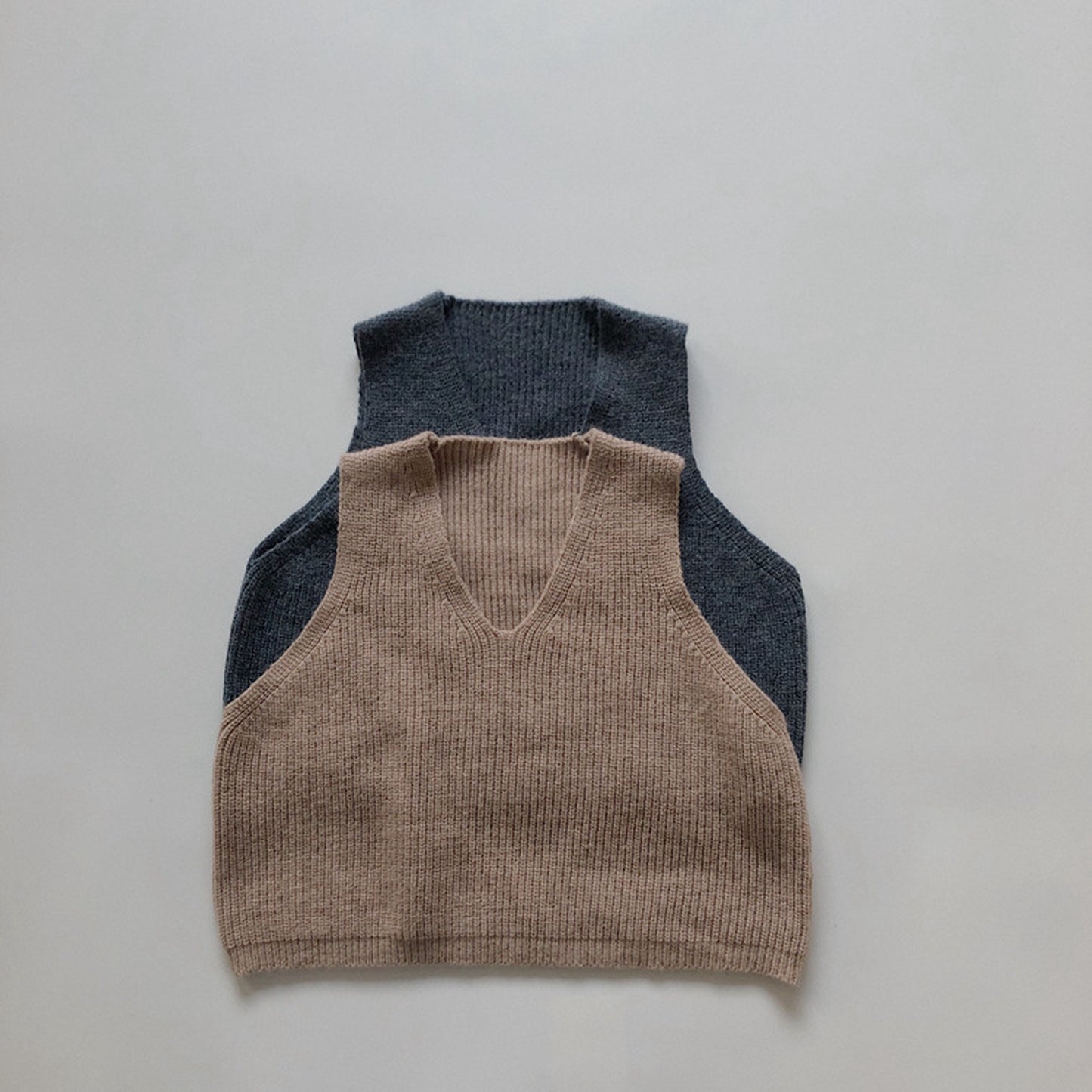 -キッズ ニットベスト シンプルベーシック 2カラー【mh0000235】 - mamahalo shop - ベスト -  べビー服 - 子供服 - 男の子 - 女の子