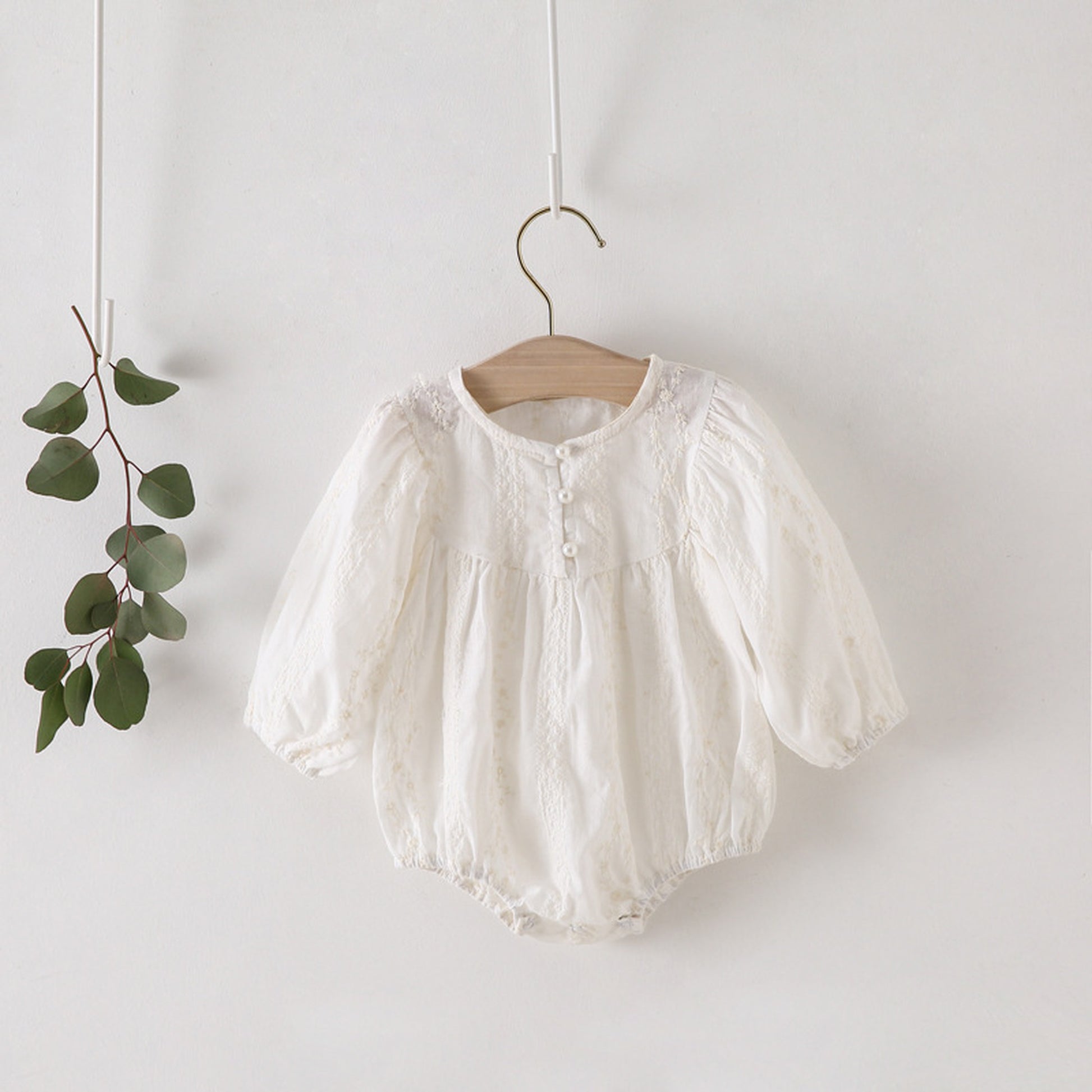 -ベビー 刺繍 フラワー パール レース 長袖ロンパース【mh0000207】 - mamahalo shop - 長袖ロンパース -  べビー服 - 子供服 - 男の子 - 女の子