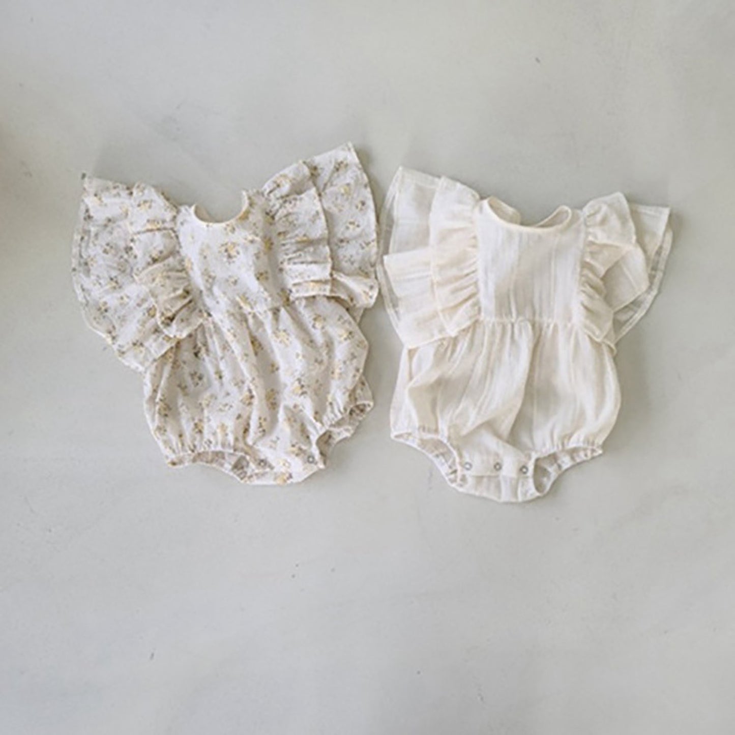 -ベビー ラッフルフリル バタフライスリーブ フラワー 無地 ロンパース - mamahalo shop - 半袖ロンパース -  べビー服 - 子供服 - 男の子 - 女の子