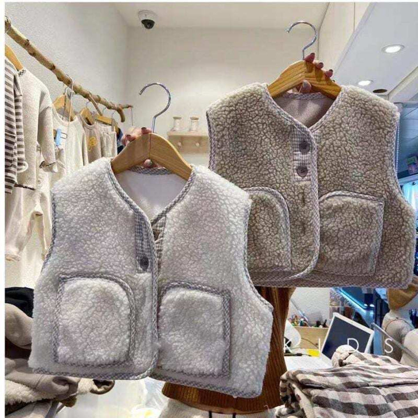 -ベビー ボア ベスト アウター【mh0000239】 - mamahalo shop - ベスト -  べビー服 - 子供服 - 男の子 - 女の子