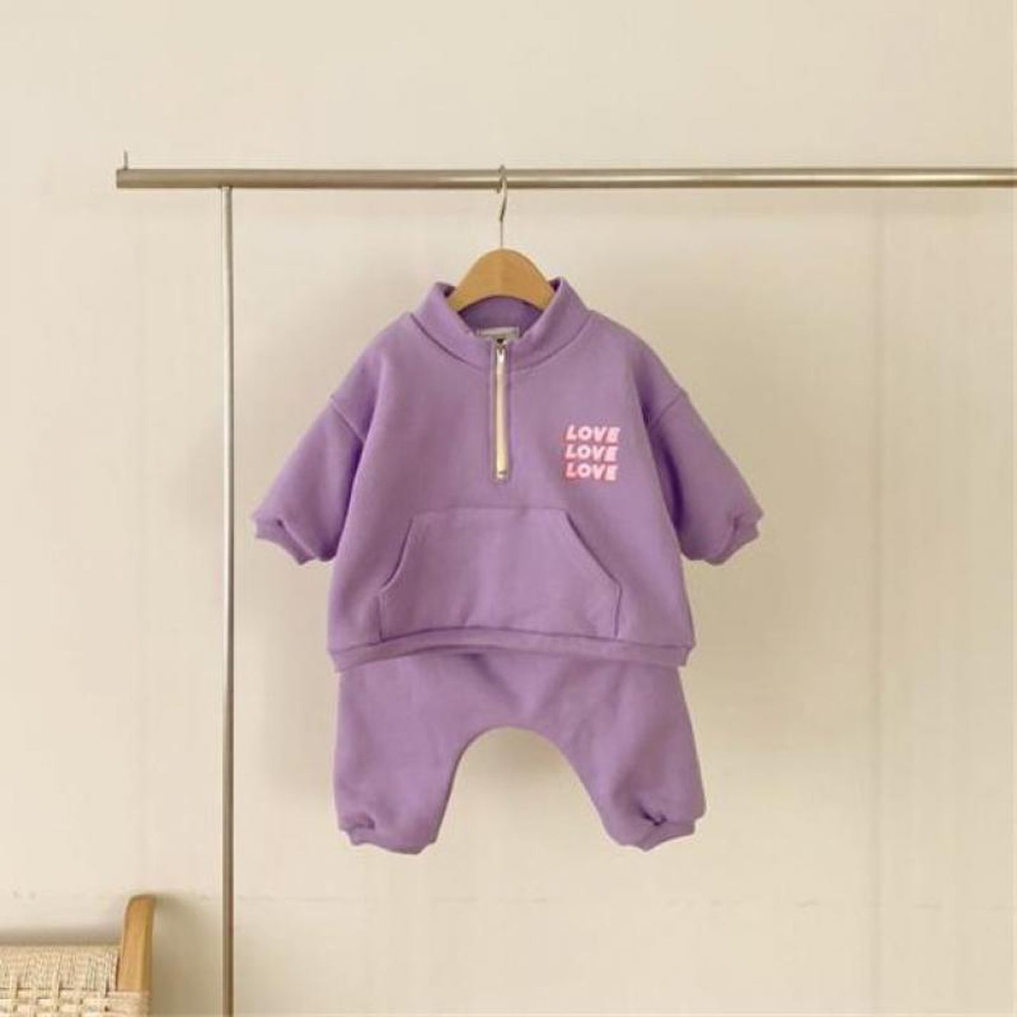 -キッズ セットアップ ロゴ スウェット トップス パンツ【mh0000201】 - mamahalo shop - 長袖セットアップ -  べビー服 - 子供服 - 男の子 - 女の子