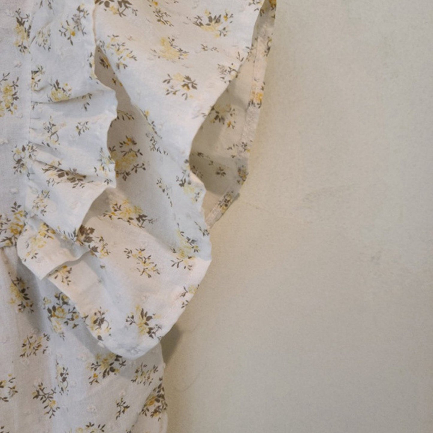 -ベビー ラッフルフリル バタフライスリーブ フラワー 無地 ロンパース - mamahalo shop - 半袖ロンパース -  べビー服 - 子供服 - 男の子 - 女の子