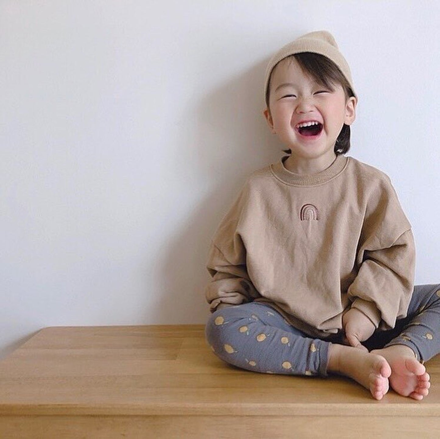 -ベビーキッズトップス スウェットシャツ レインボー 刺繍 トレーナー 2カラー【mh0000204】 - mamahalo shop - トレーナー・フーディ -  べビー服 - 子供服 - 男の子 - 女の子