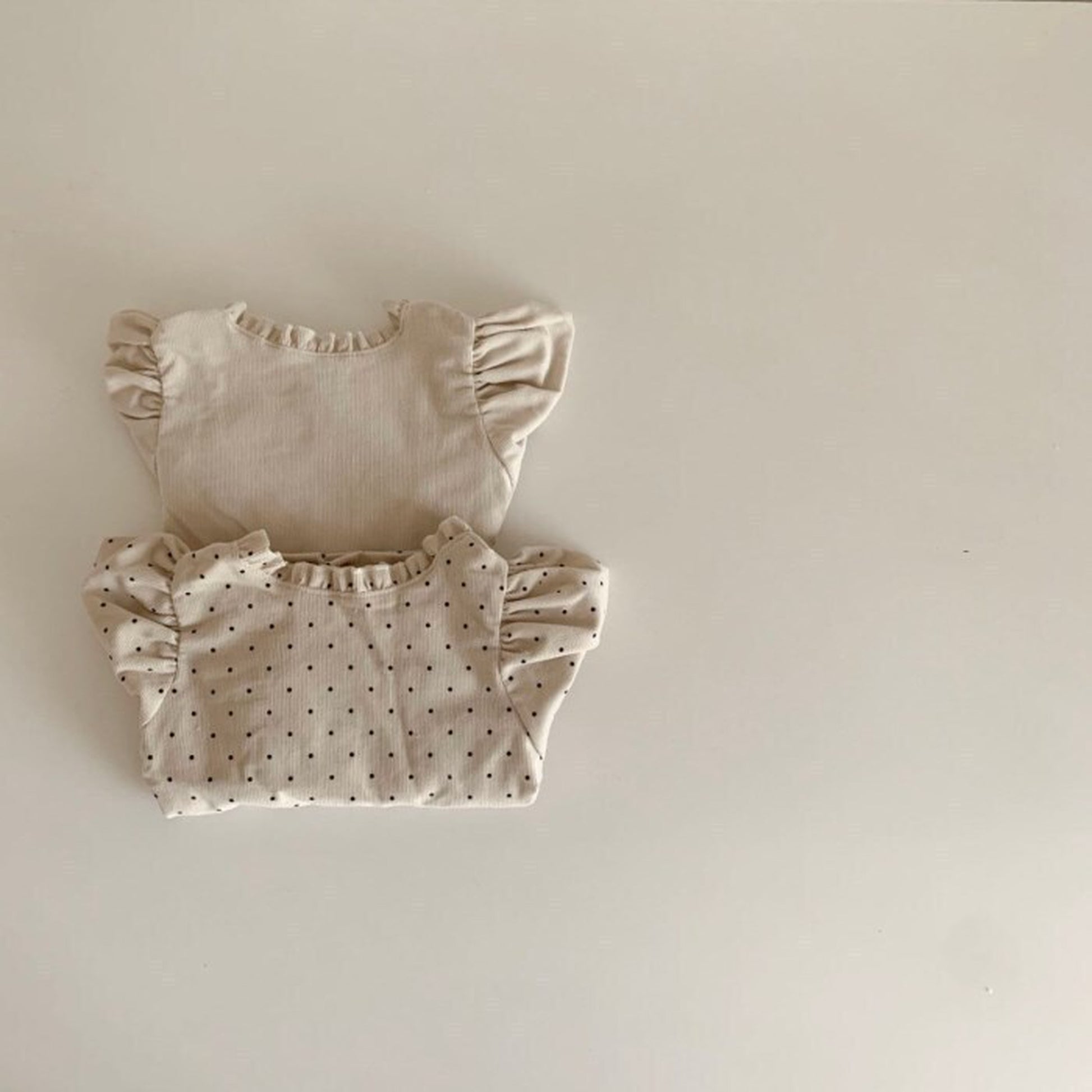 -☺︎ ベビートップス 長袖パフスリーブブラウス  ベージュ/水玉ドットプリント - mamahalo shop - 長袖Tシャツ -  べビー服 - 子供服 - 男の子 - 女の子