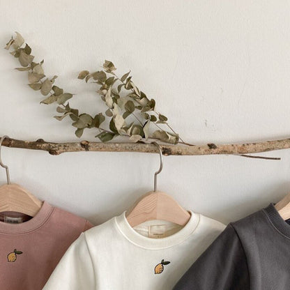 -ベビーロンパース レモン刺繍ワンポイント 長袖ボディスーツ グレー/ホワイト/ピンク/3カラー - mamahalo shop - 長袖ロンパース -  べビー服 - 子供服 - 男の子 - 女の子