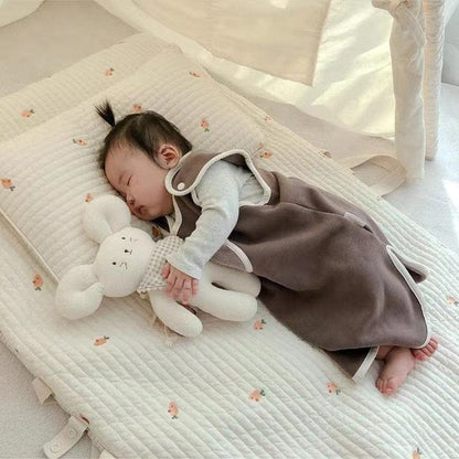 ベビーブランケット・タオル ベビー キルティング 刺繍 お昼寝 マット ポータブル 折りたたみ くま うさぎ オリーブ チェリー りす【mh0000971】