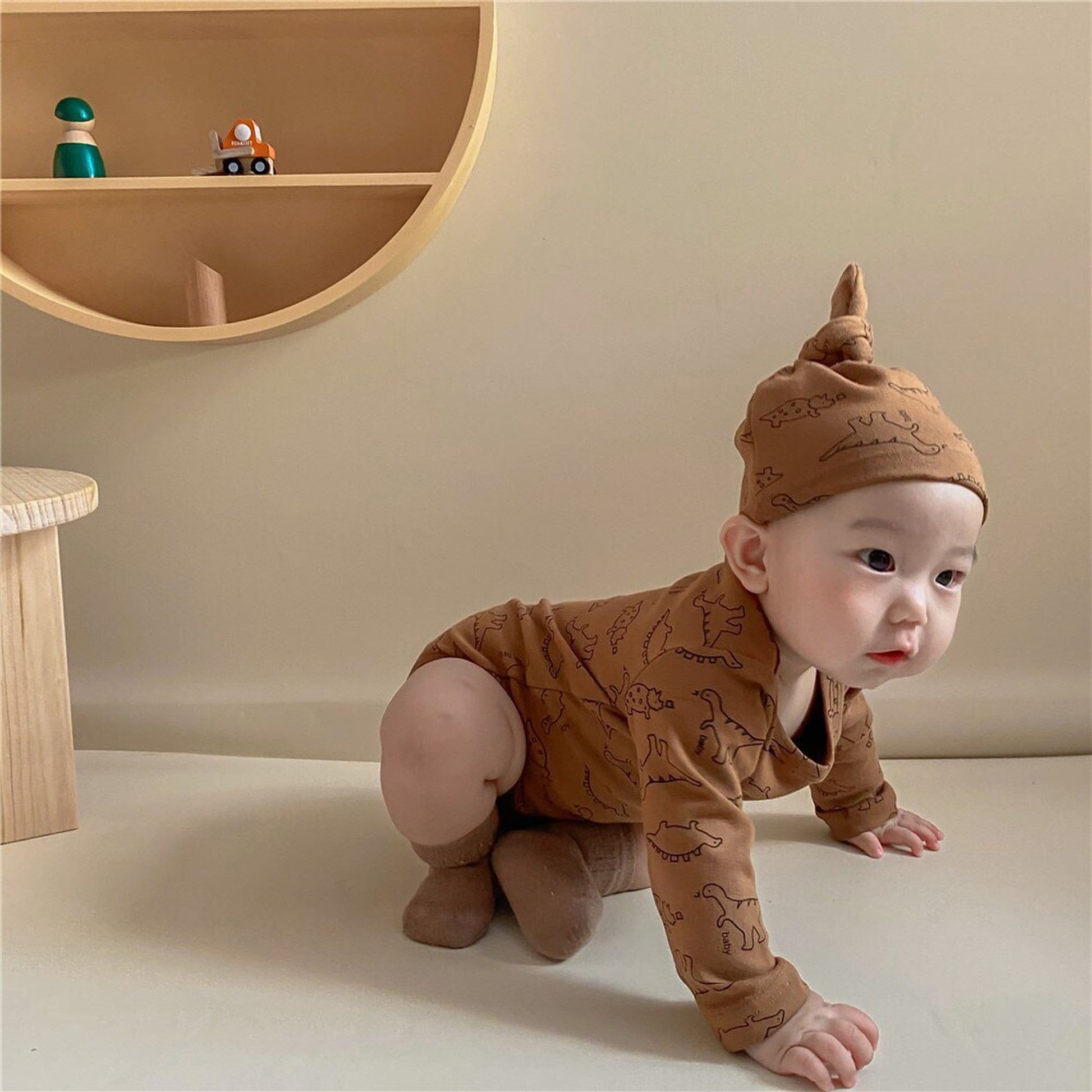 ロンパースセットアップ Brown Bodysuit / 6M 66cm ベビー 恐竜 ダイナソー セットアップ ロンパース 帽子 トップス パンツ【mh0000227】