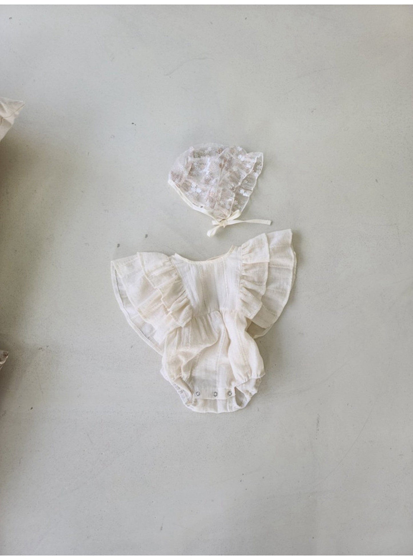 半袖ロンパース ベビー ラッフルフリル バタフライスリーブ フラワー 無地 ロンパース【mh0000708】