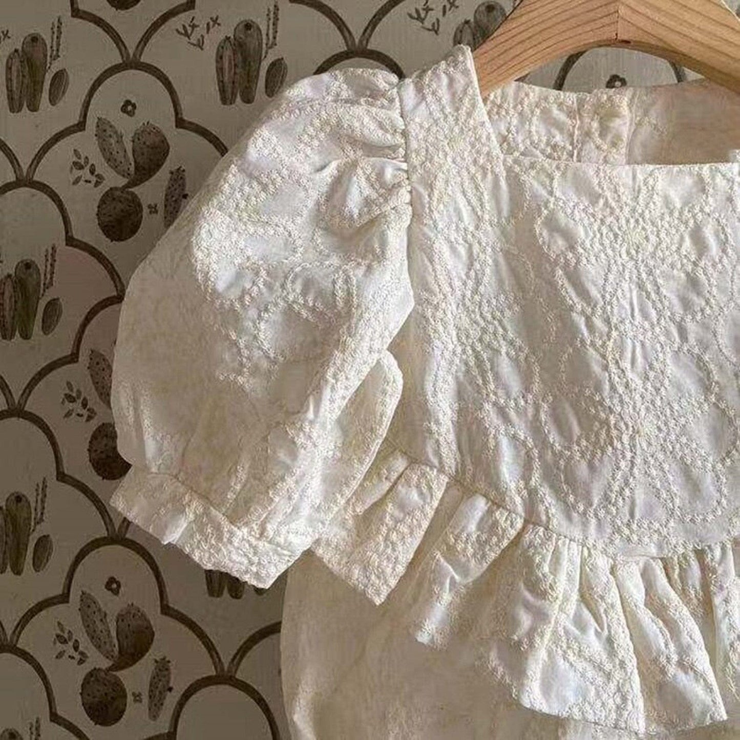 長袖ロンパース ベビー 刺繍 レース パフスリーブ 半袖 ロンパース ドレス【mh0000752】