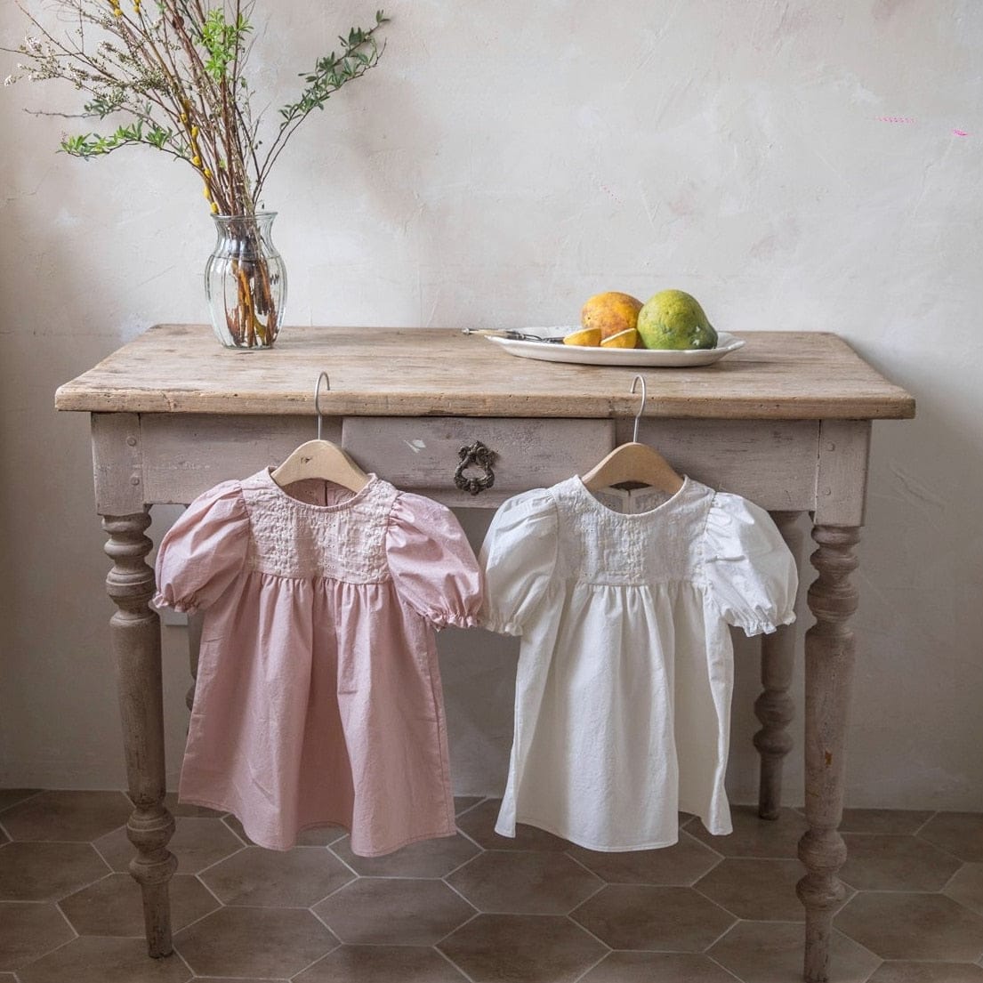 半袖ワンピース ベビー キッズ フラワー 刺繍 レース 半袖 パフスリーブ ロンパース ワンピース ピンクホワイト リンク 姉妹 お揃い コーデ【mh0001952】