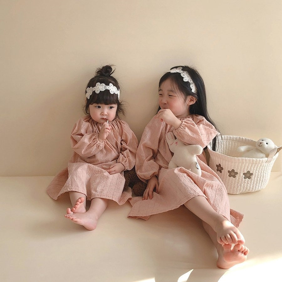 -ベビーキッズ フラワー 刺繍 エプロン ワンピース ロンパース【mh0000064】 - mamahalo shop - 長袖ロンパース -  べビー服 - 子供服 - 男の子 - 女の子