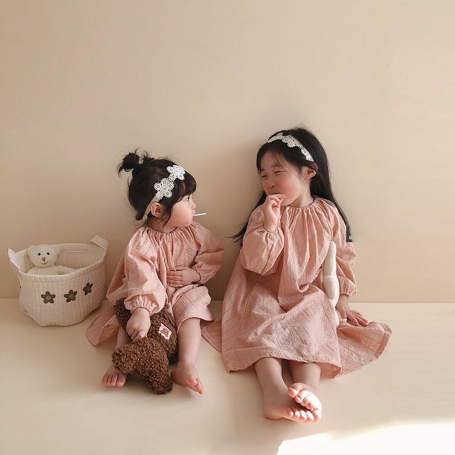 -ベビーキッズ フラワー 刺繍 エプロン ワンピース ロンパース【mh0000064】 - mamahalo shop - 長袖ロンパース -  べビー服 - 子供服 - 男の子 - 女の子