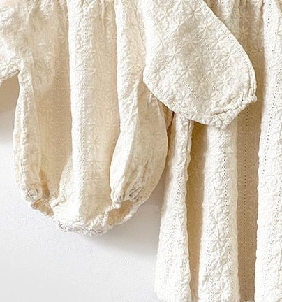 -ベビーキッズ フラワー 刺繍 エプロン ワンピース ロンパース【mh0000064】 - mamahalo shop - 長袖ロンパース -  べビー服 - 子供服 - 男の子 - 女の子